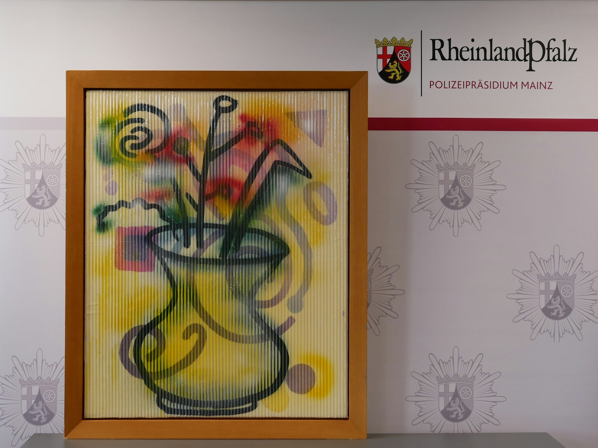 Das Vasen Linsenbild von Sigmar Polke.