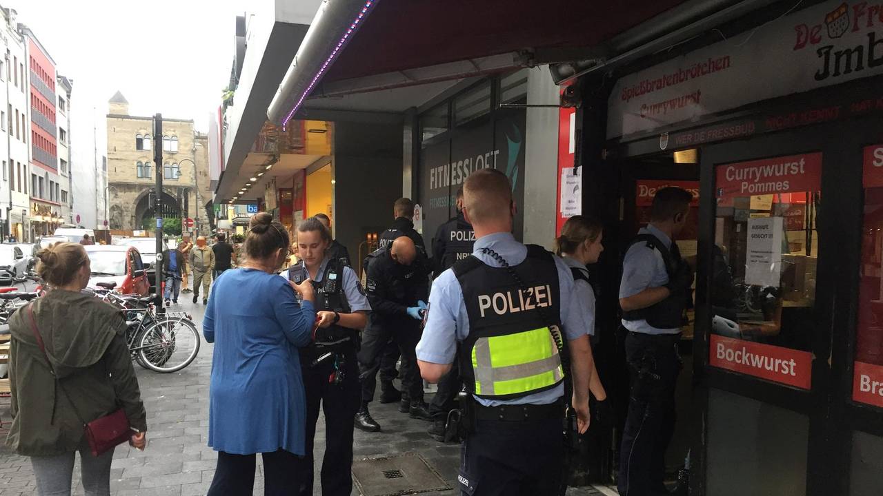 Polizeieinsatz am Eigelstein: Dort hatte ein Kölner den Hitlergruß gezeigt.