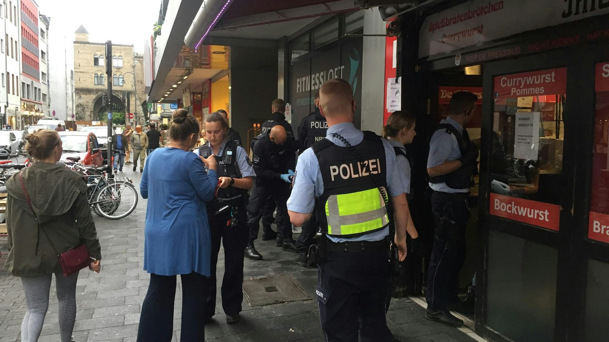Polizeieinsatz am Eigelstein: Dort hatte ein Kölner den Hitlergruß gezeigt.