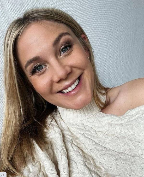 Die Sat.1 Frühstücksfernsehen Moderatorin Alina Merkau auf einem Selfie, aufgenommen am 10. Mai 2021.