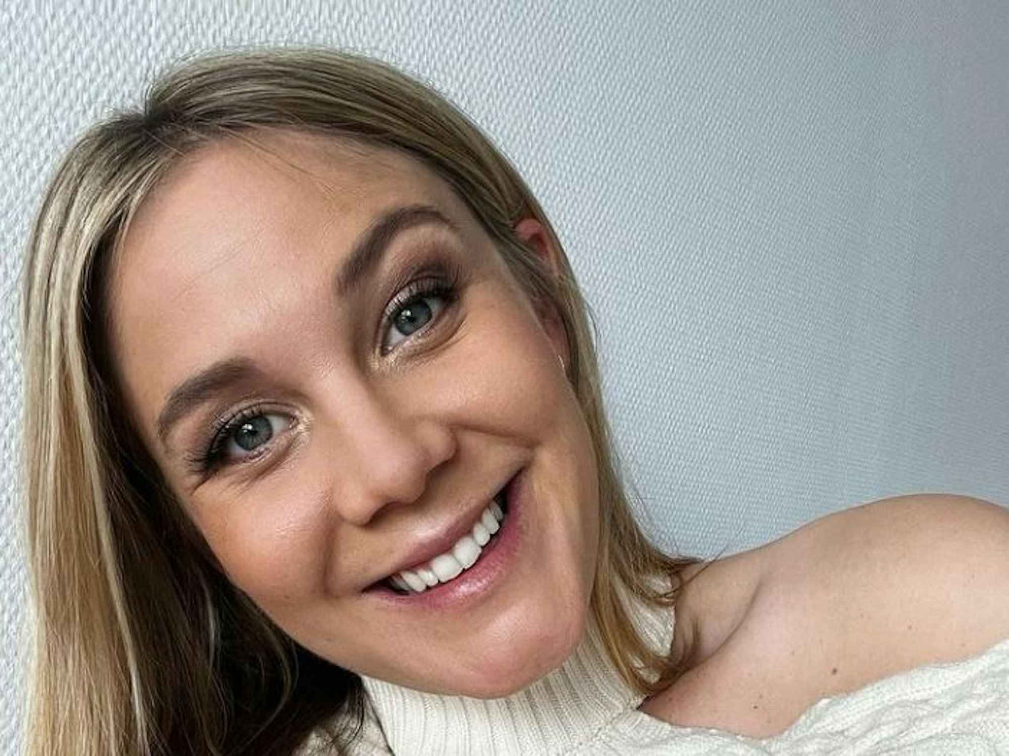 Die Sat.1 Frühstücksfernsehen Moderatorin Alina Merkau auf einem Selfie, aufgenommen am 10. Mai 2021. Der Screenshot wurde am 7. Juli erstellt.