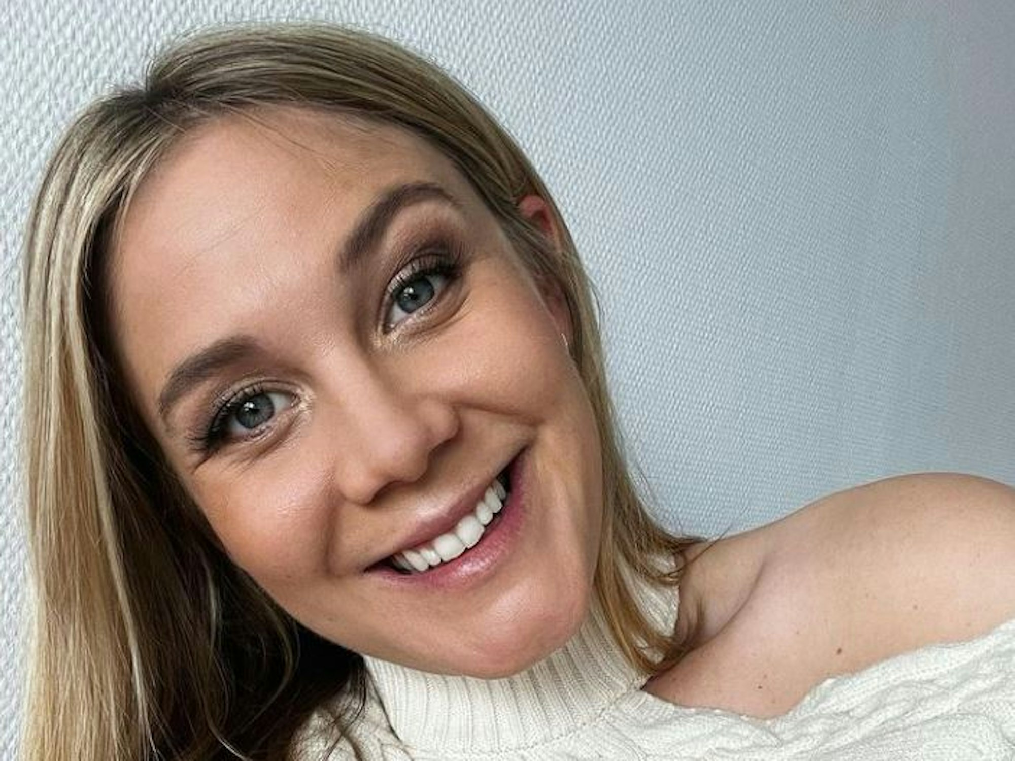 Die Sat.1 Frühstücksfernsehen Moderatorin Alina Merkau auf einem Selfie, aufgenommen am 10. Mai 2021. Der Screenshot wurde am 7. Juli erstellt.