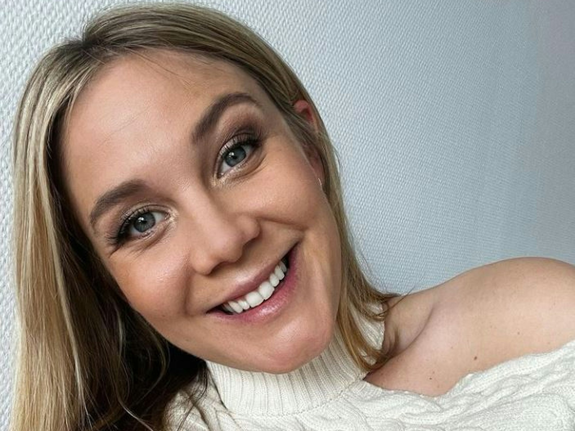 Die Sat.1 Frühstücksfernsehen Moderatorin Alina Merkau auf einem Selfie, aufgenommen am 10. Mai 2021. Der Screenshot wurde am 7. Juli erstellt.