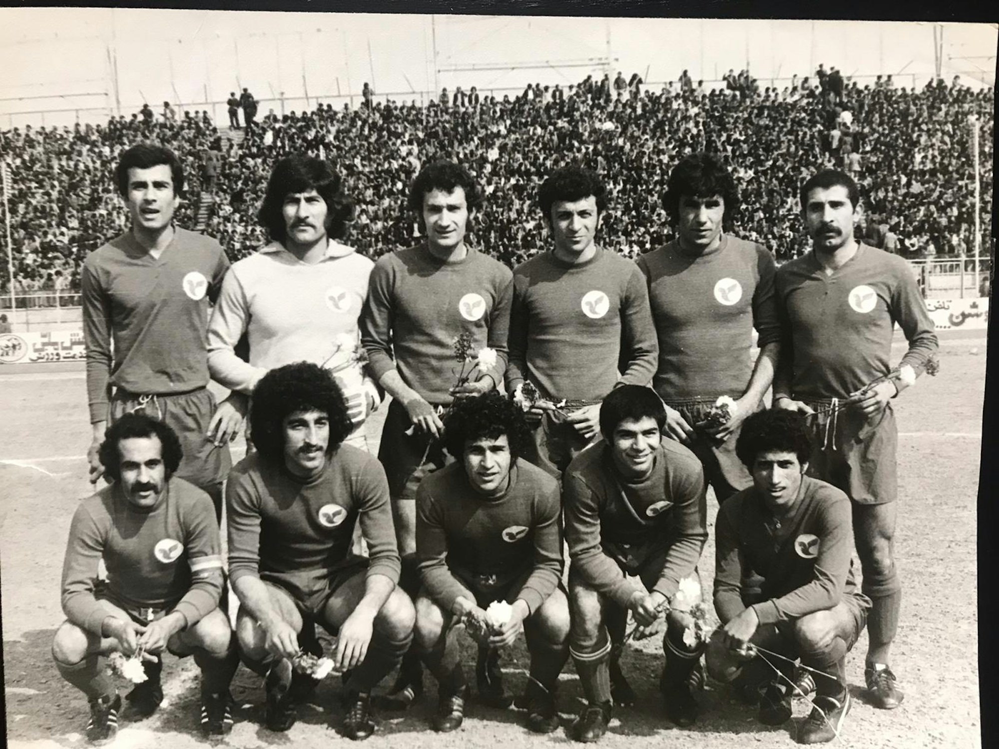Ein Mannschaftsfoto mit Ali Sajadi und seinem Team Homa für das im Iran als Profifußballer in den 1970ern aktiv gewesen ist.