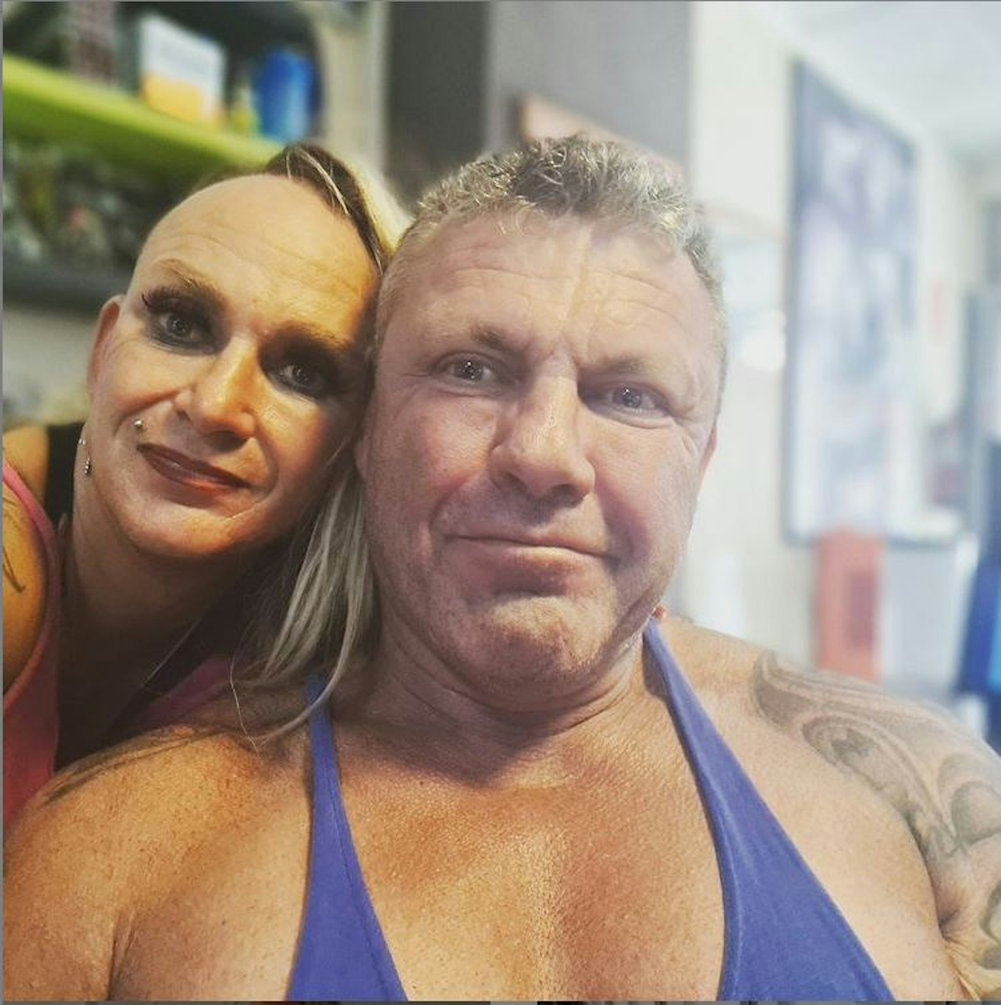Andreas Robens, hier zusammen mit Frau Caro, entschuldigt sich nach dem (temporären) „Goodbye Deutschland”-Aus für eine alte Lüge.