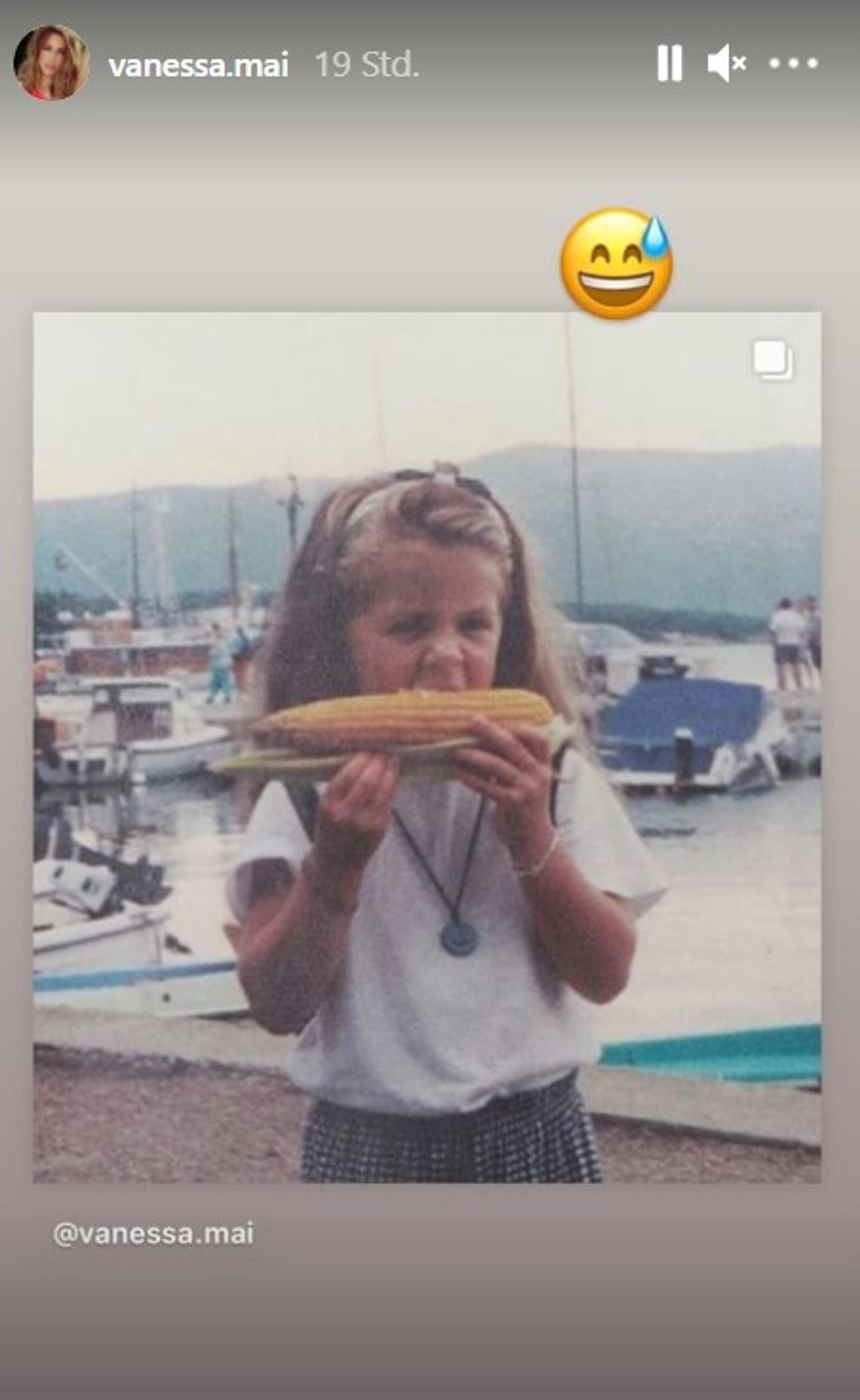 Vanessa Mai postete einen Schnappschuss in ihrer Instagram-Story. Das Foto zeigt die Schlagersängerin als etwa fünfjähriges Kind hingebungsvoll einen Maiskolben verspeisend.
