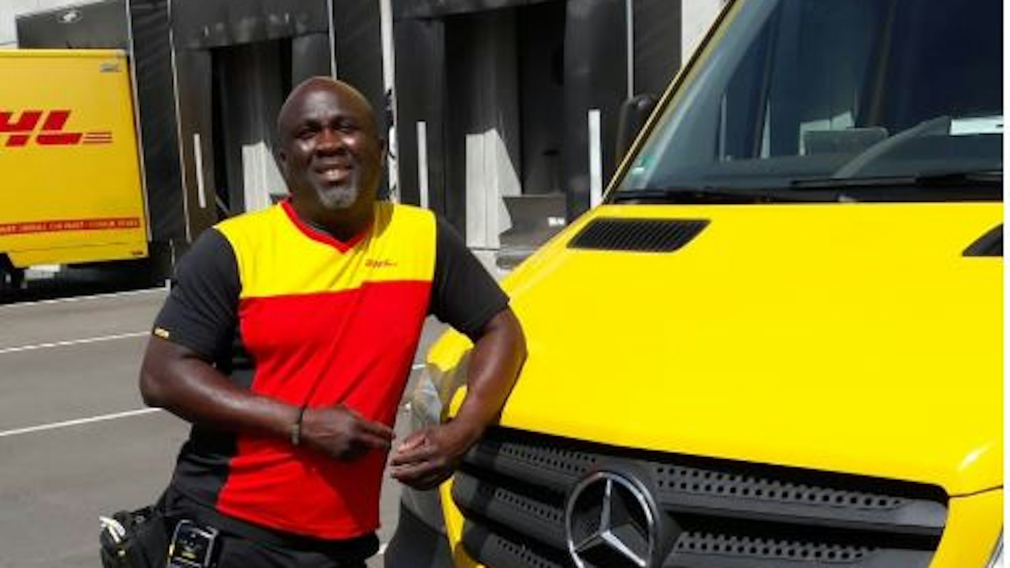 Der DHL-Bote Kangni Ayika.