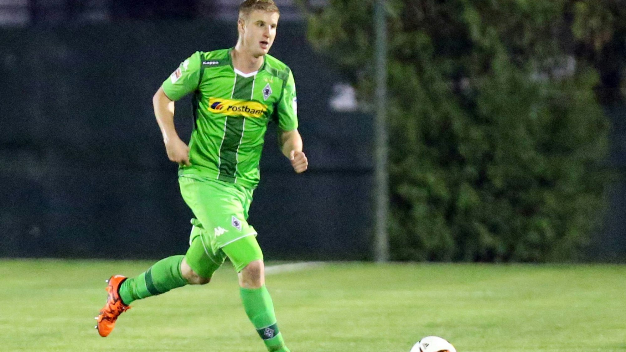 Martin Hinteregger am Ball, im Trainingslager in Belek am 12. Januar 2016 im Testspiel gegen Hertha BSC.