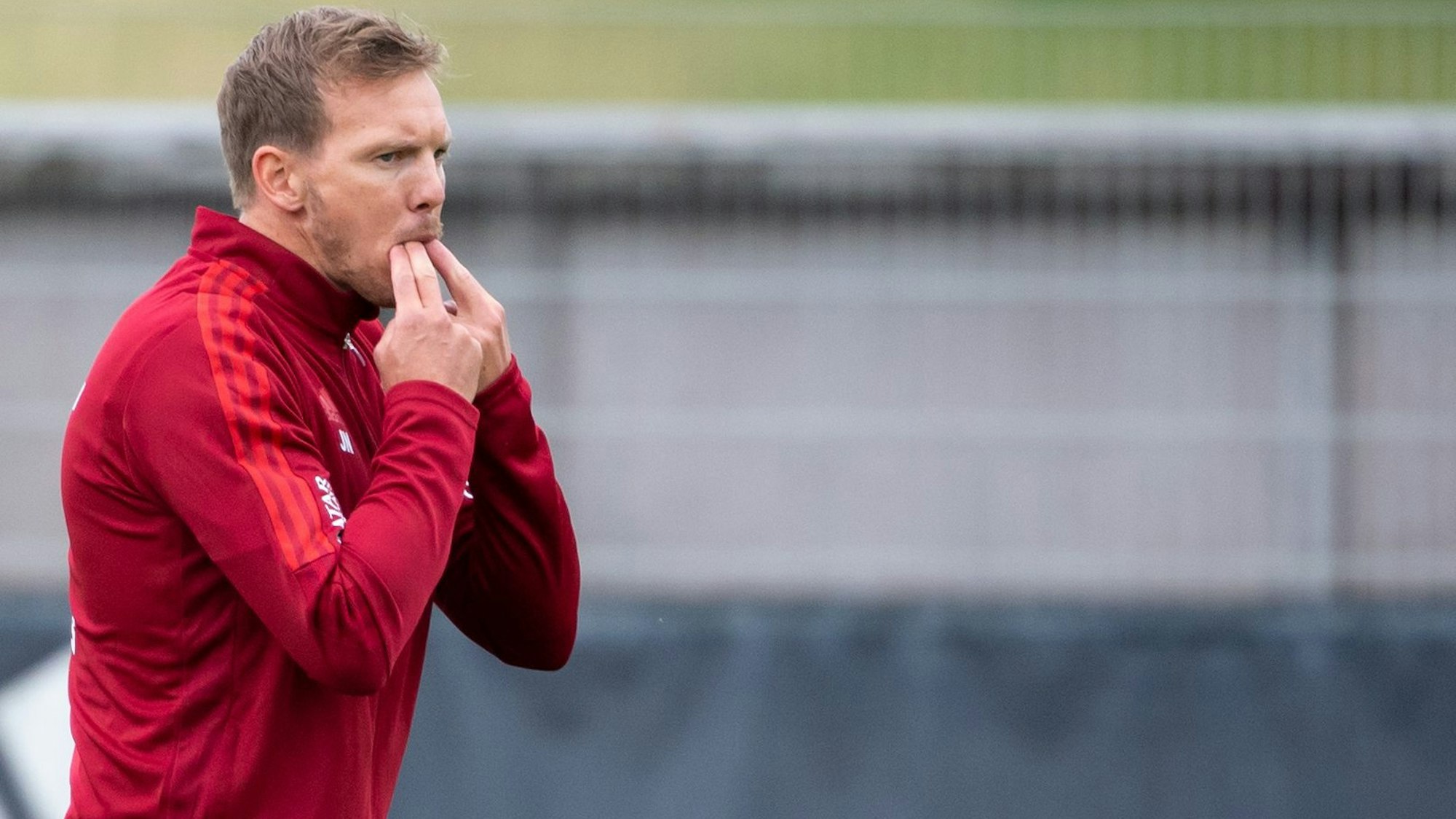 Julian Nagelsmann leitet das Training des FC Bayern München.