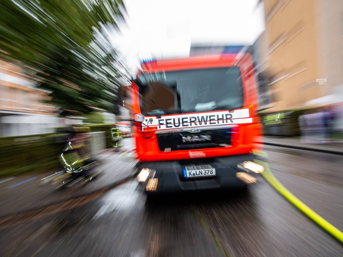 Feuerwehrfahrzeug im Einsatz Köln 01.08.2020 Foto: Uwe Weiser