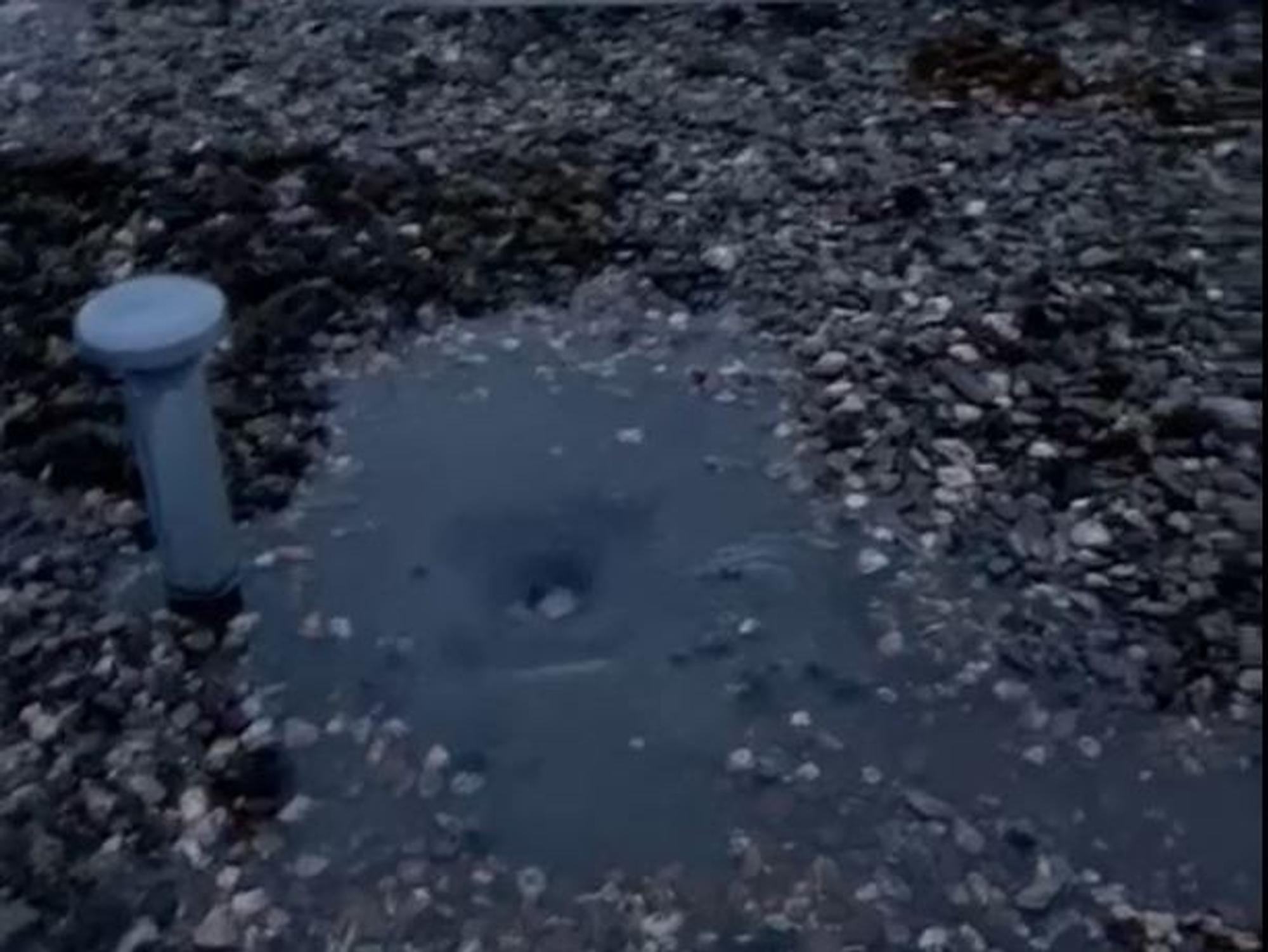 In Köln-Seeberg kam es in dem Gebäude Heinrich-Billstein-Straße zu einem Wasserschaden durch Regenwasser, das durch das Dach eingedrungen war.