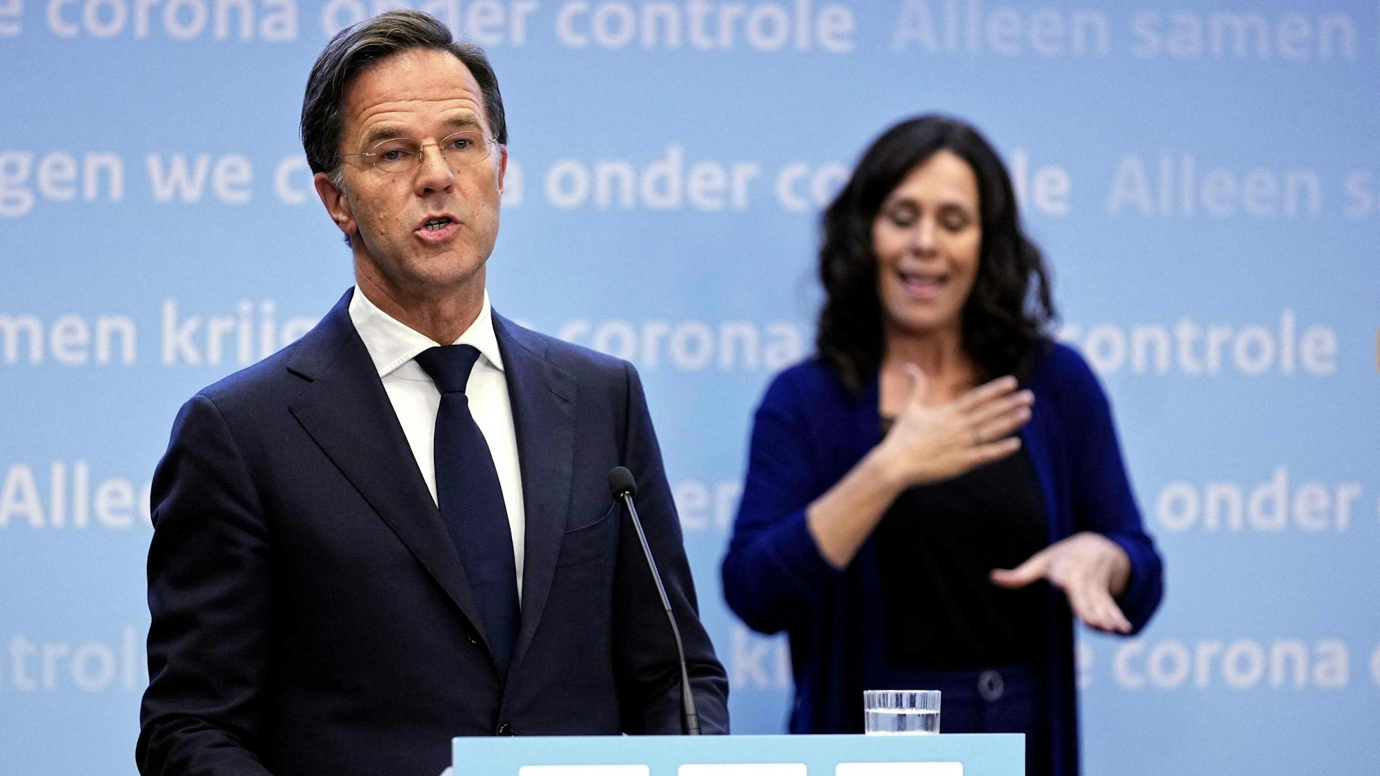 Der niederländische Premier Mark Rutte informiert bei einer Pressekonferenz am Freitag (09. Juli) über die Corona-Entwicklung in den Niederlanden.