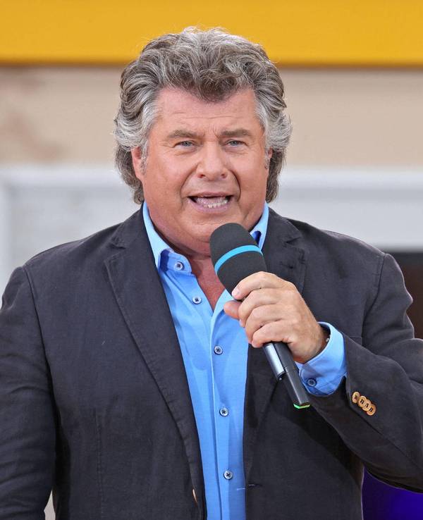 Sänger Andy Borg singt während der ARD - Unterhaltungsshow "Immer wieder Sonntags" am 04.07.2021 im Europapark Rust. Er sorgte mit einem Auftritt für Lacher im Netz.