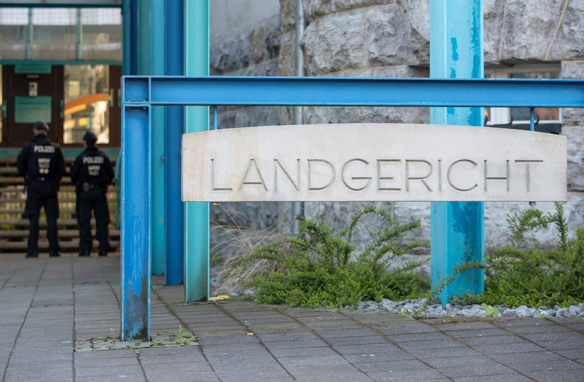 Blick auf das Landgericht-Schild in Bielefeld.