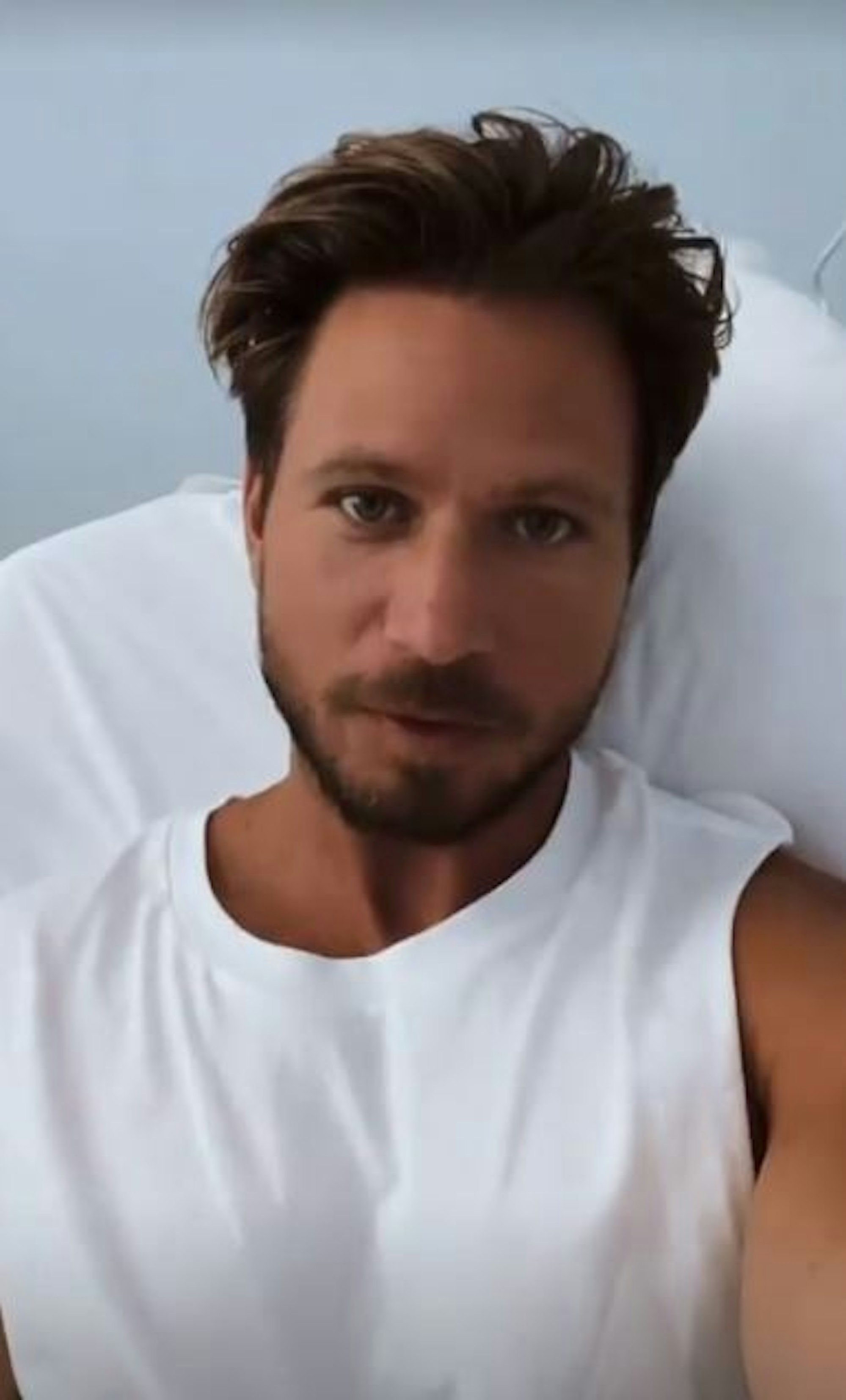 Sebastian Pannek klärt seine Fans auf Instagram auf, dass er am 12. Juli 2021 nach seinem Flex-Unfall das Krankenhaus wieder verlassen darf. Das Foto ist ein Screenshot aus der Instagram-Story von Pannek.