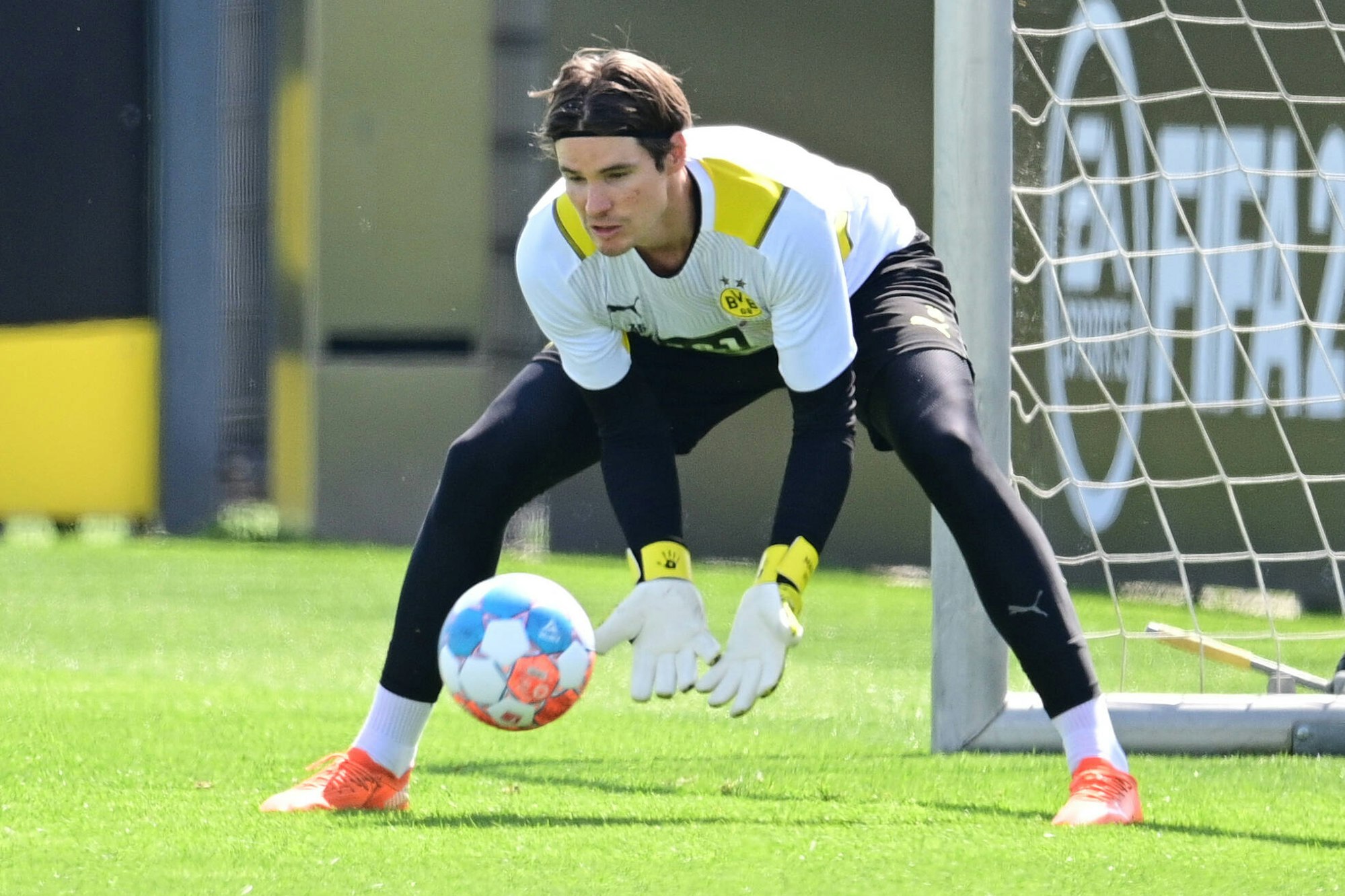 Dortmunds Torwart Marwin Hitz beim Training.