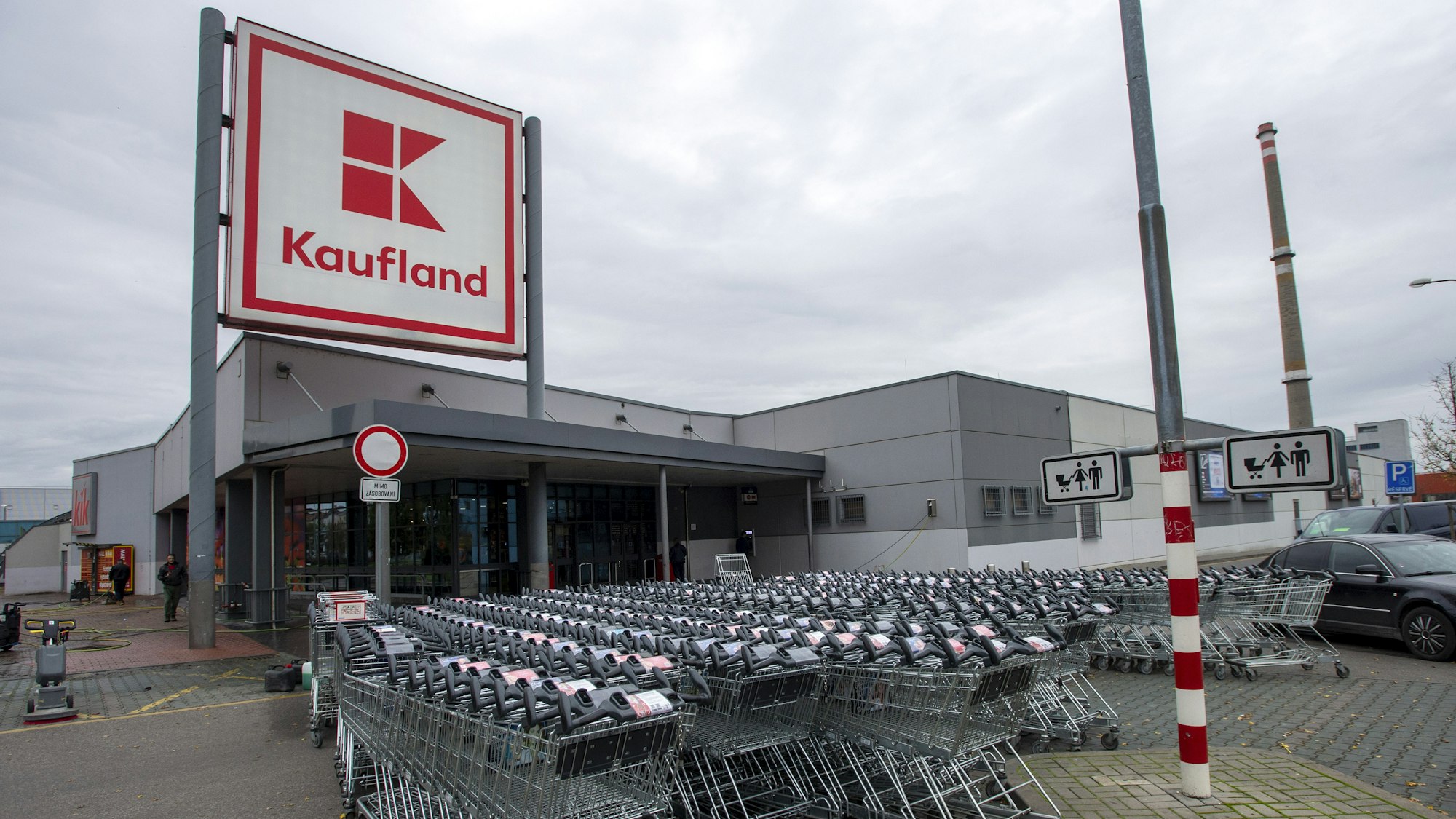 Unser Foto zeigt eine Kaufland-Filiale. Wirbel um Versandkosten in Höhe von 5000 Euro.