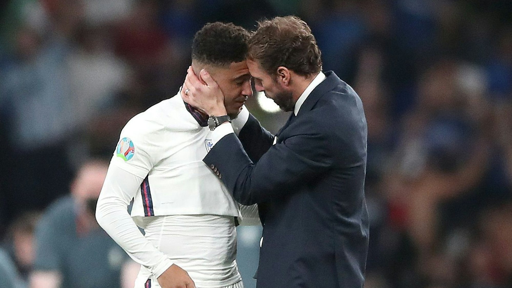 Gareth Southgate tröstet Jadon Sancho