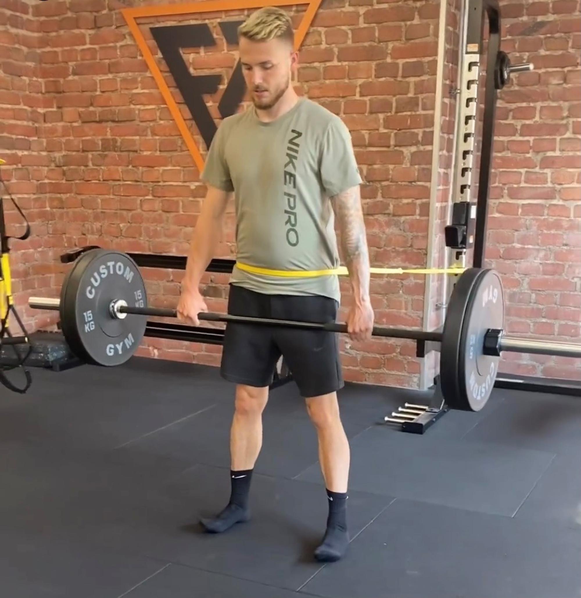 Jannes Horn trainiert in einem Fitnessstudio in Braunschweig.