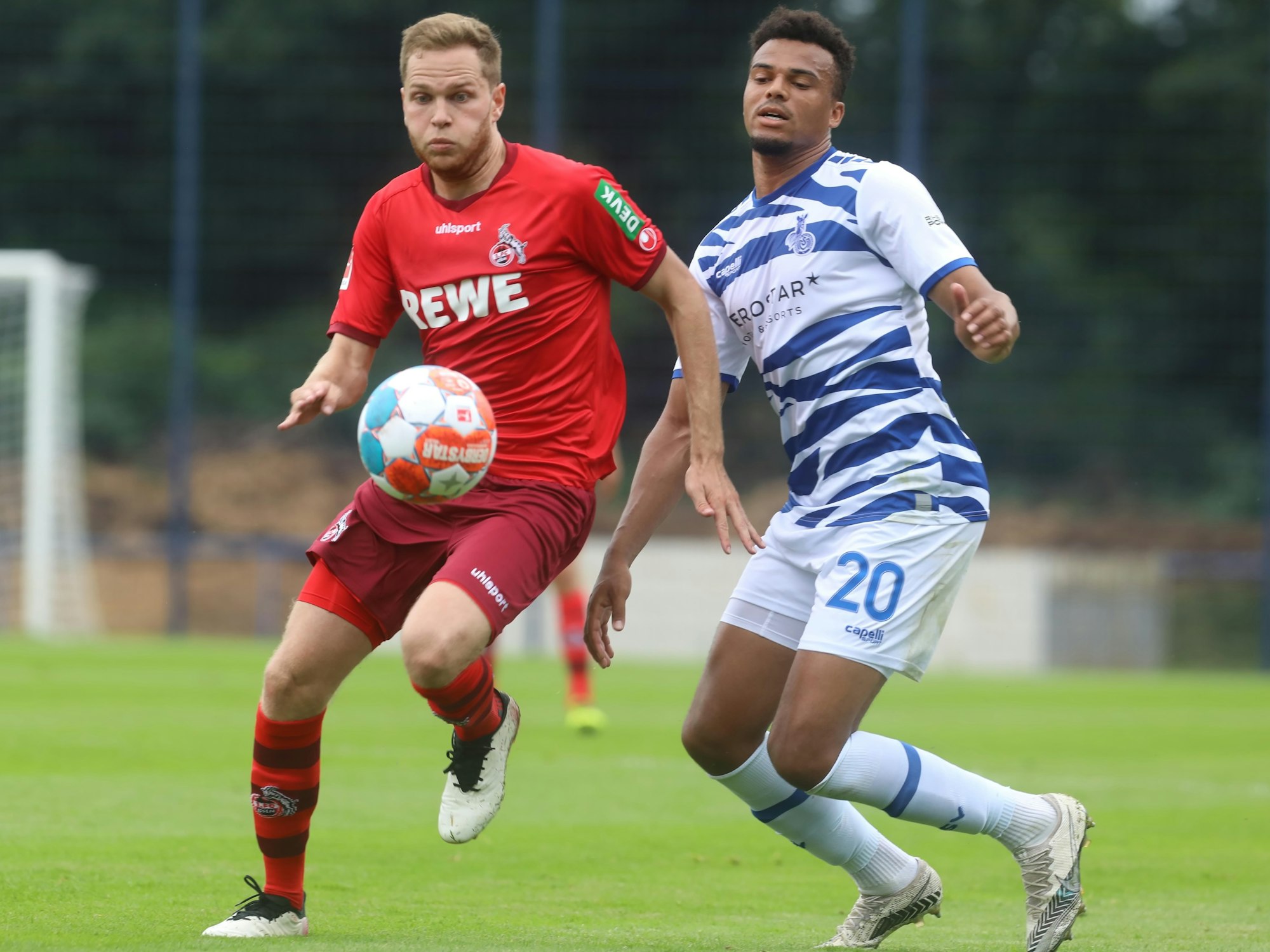 Benno Schmitz spielt für den 1. FC Köln gegen den MSV Duisburg.