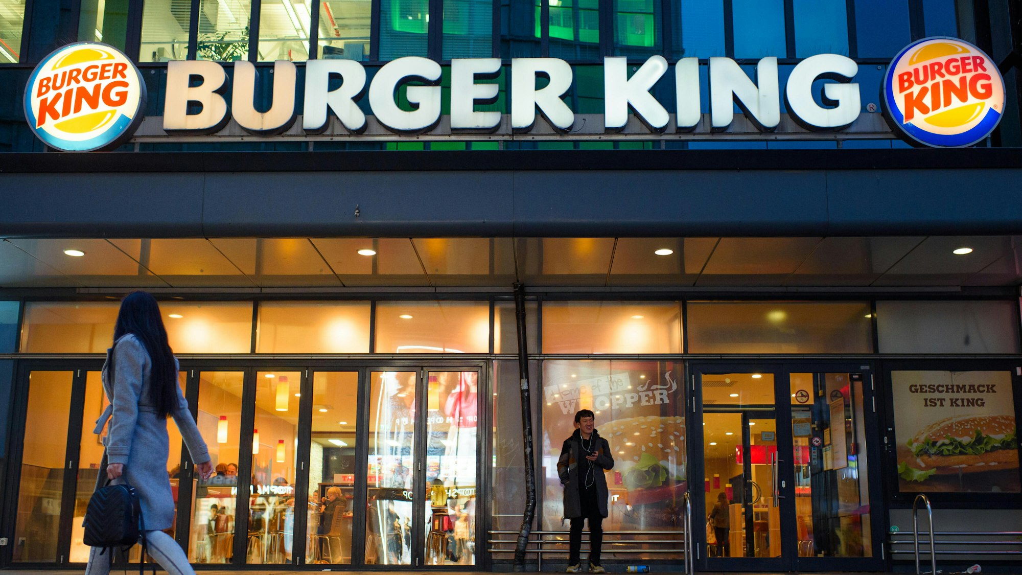 Eine Burger-King-Filiale in Berlin (Foto November 2019). Ein Schild vor einer Filiale in Lincoln in den USA sorgte jetzt für Aufsehen.