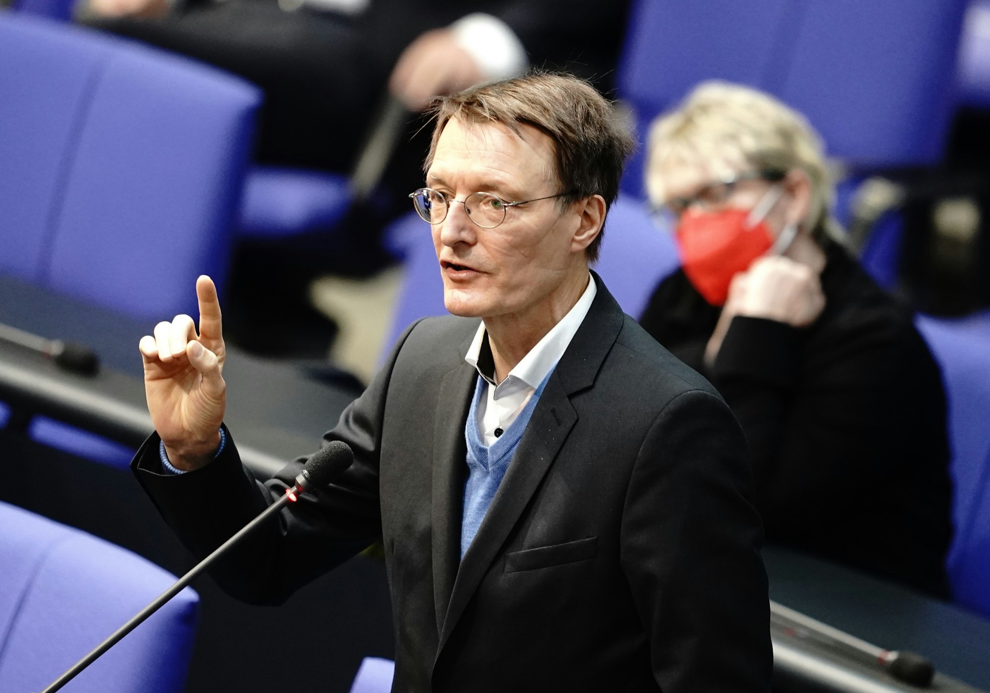 Gesundheitsexperte Karl Lauterbach (SPD) spricht im April 2021 bei der Sitzung des Bundestags.