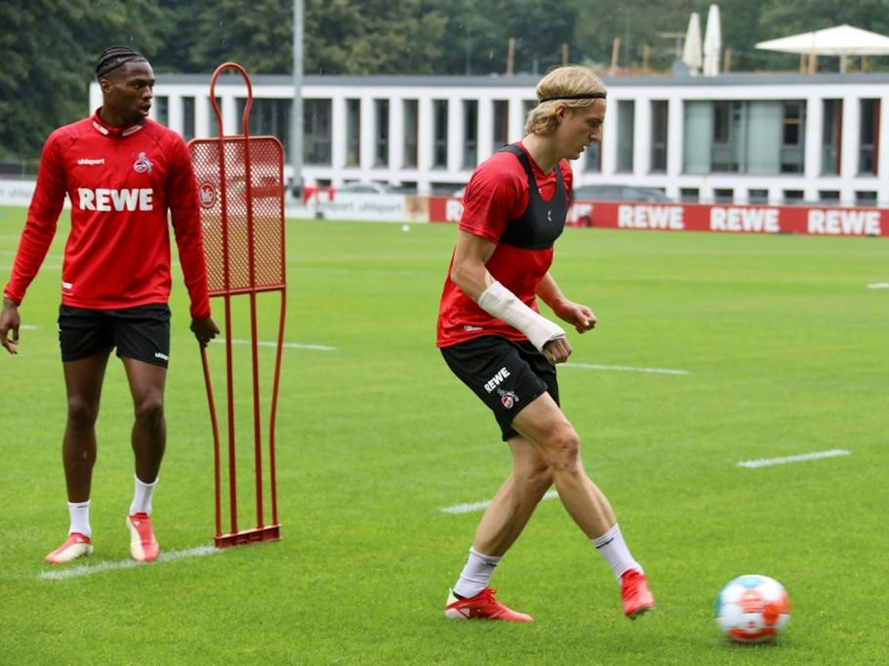 Sebastiaan Bornauw trainiert beim 1. FC Köln.