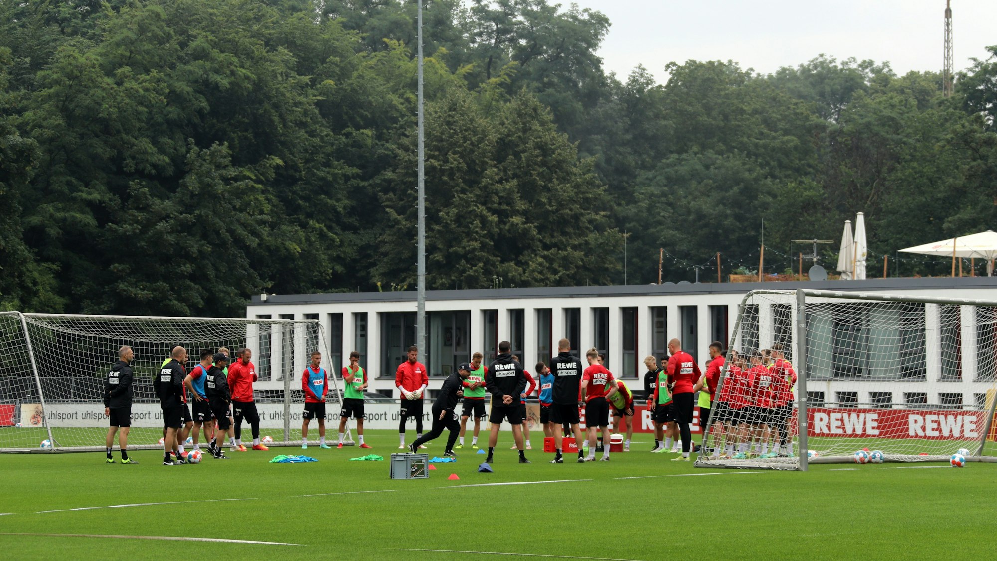 Der 1. FC Köln trainiert am Geißbockheim.