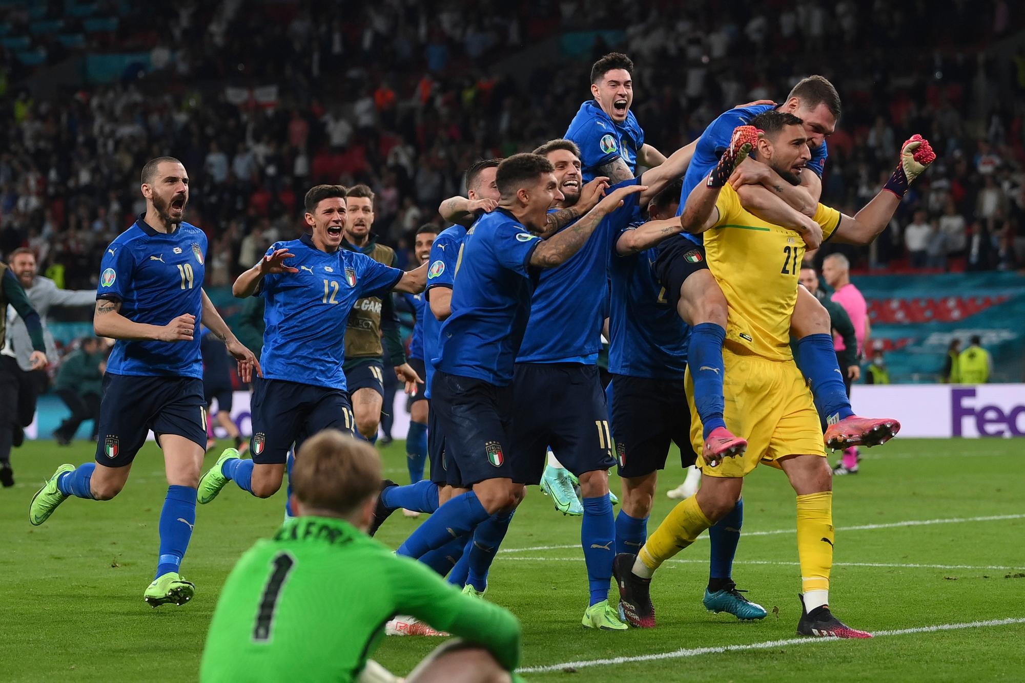 Die Italiener jubeln nach dem EM-Sieg