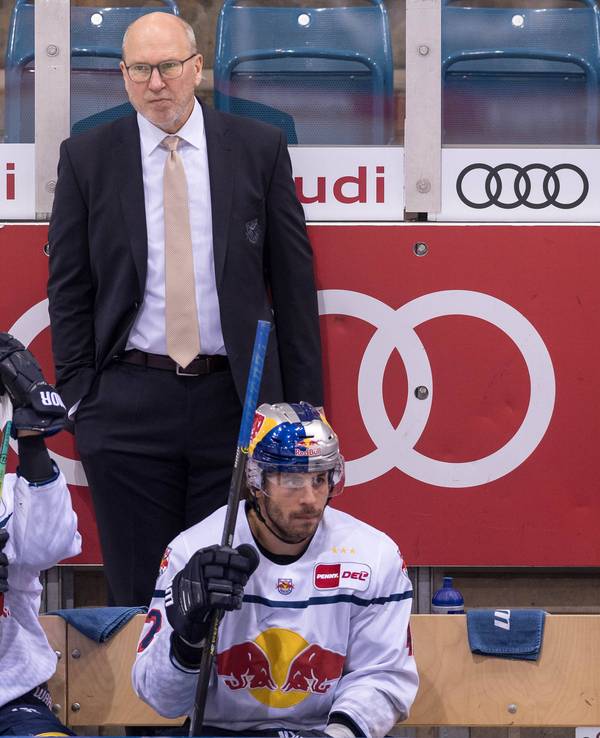 Don Jackson auf der Bank des EHC Red Bull München