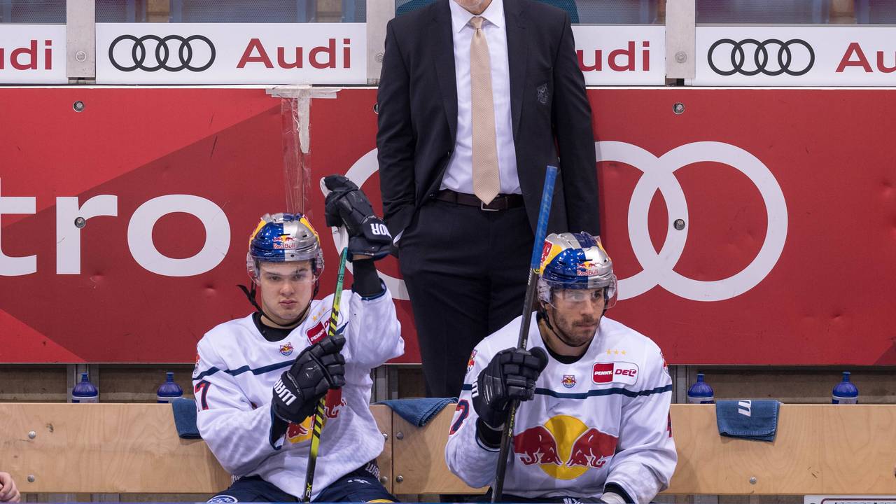 Don Jackson auf der Bank des EHC Red Bull München