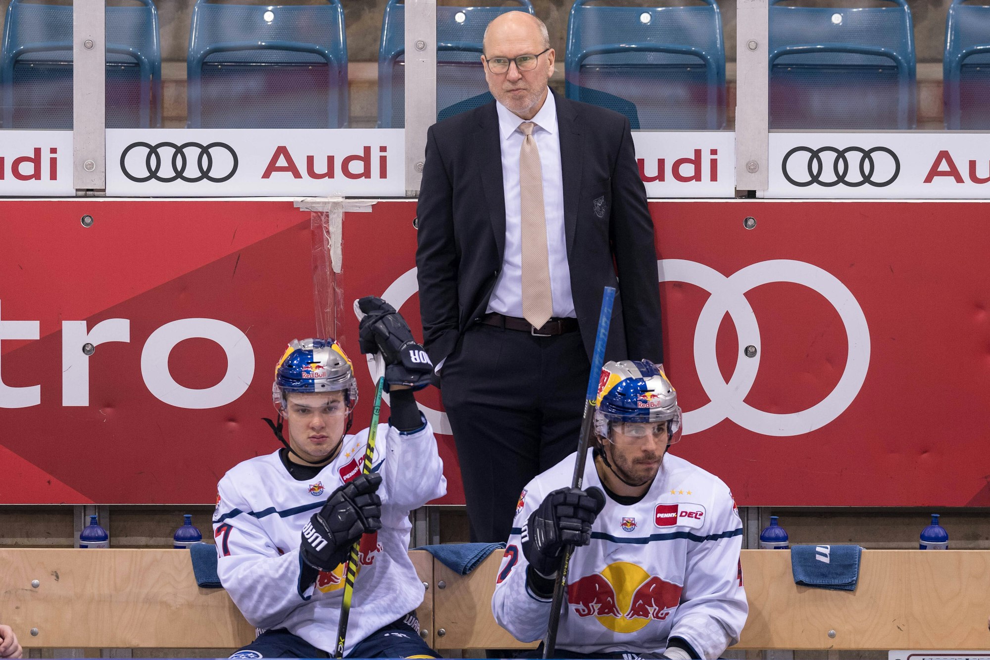 Don Jackson auf der Bank des EHC Red Bull München