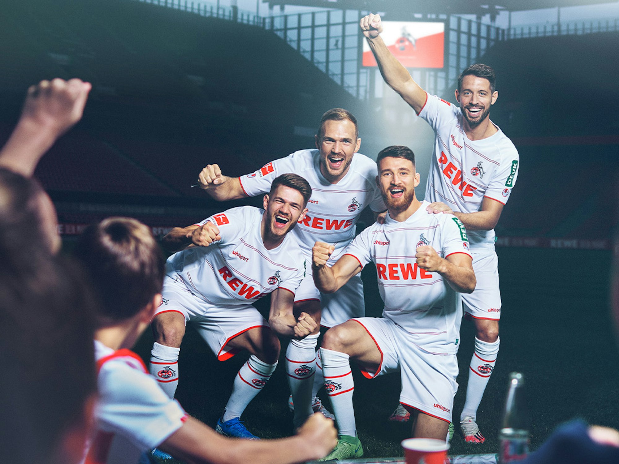 Die FC-Profis bei der Trikotvorstellung