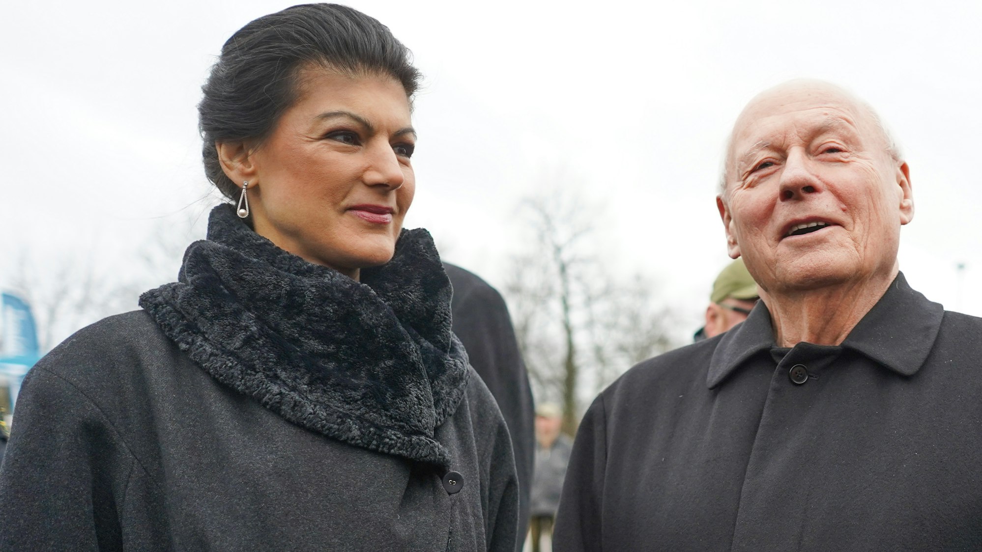 Sahra Wagenknecht, Fraktionsvorsitzende der Linken im Deutschen Bundestag, und ihr Ehemann Oskar Lafontaine gedenken 2019 auf dem Zentralfriedhof Friedrichsfelde an die 1919 ermordeten Kommunistenführer Rosa Luxemburg und Karl Liebknecht.