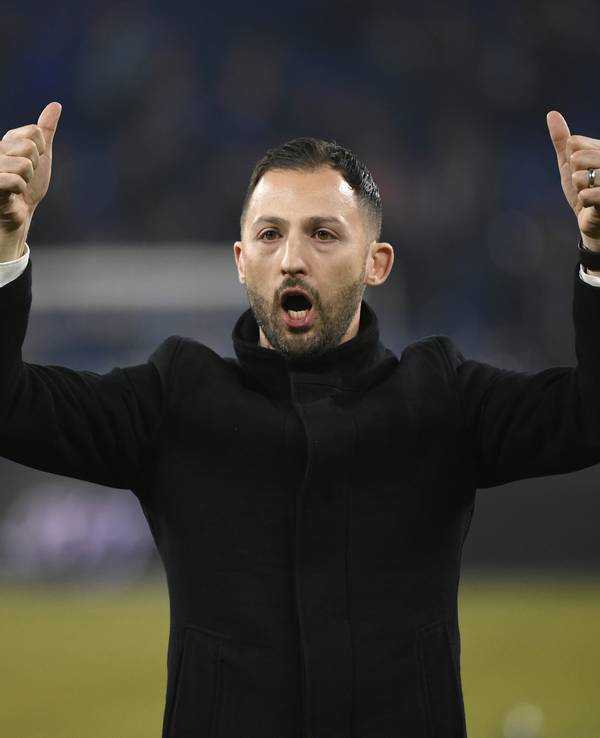 Domenico Tedesco macht beide Daumen hoch