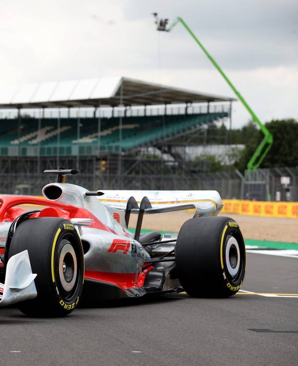 Der Prototyp des neuen Formel-1-Wagens steht auf dem Silverstone Circuit