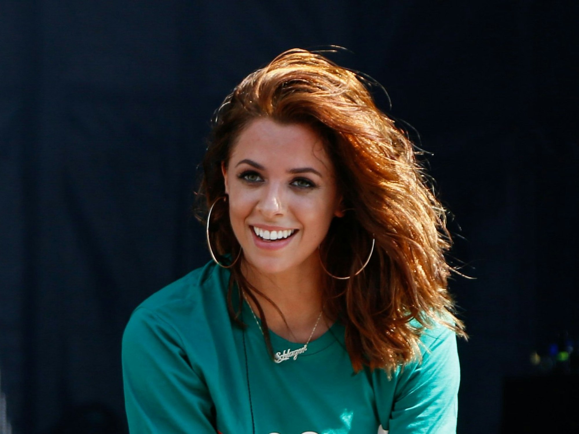 Sängerin Vanessa Mai tritt bei dem Radio B2 SchlagerHammer in Hoppegarten auf.