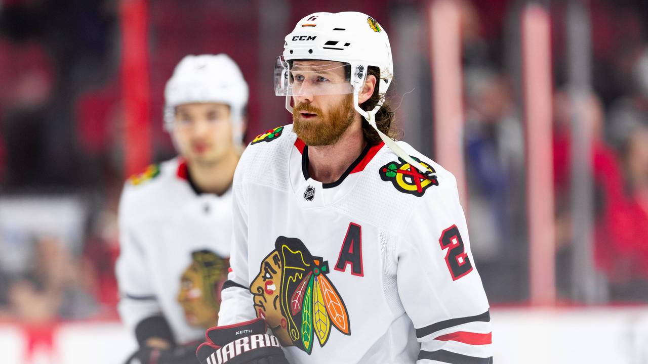 Duncan Keith von den Chicago Blackhawks im NHL-Spiel bei den Ottawa Senators auf dem Eis