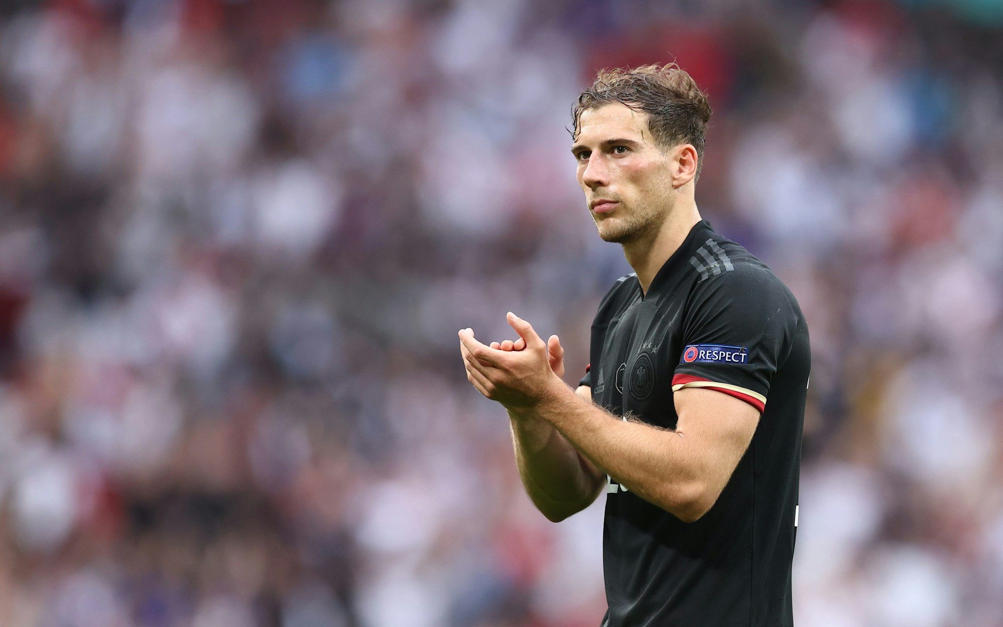 Leon Goretzka sichtlich geknickt nach dem-Aus gegen England.