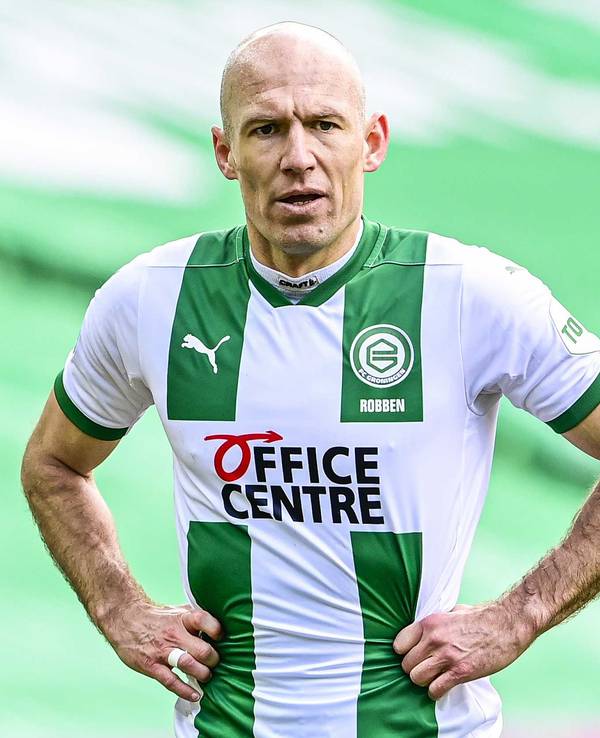 Arjen Robben stemmt die Hände in die Hüfte