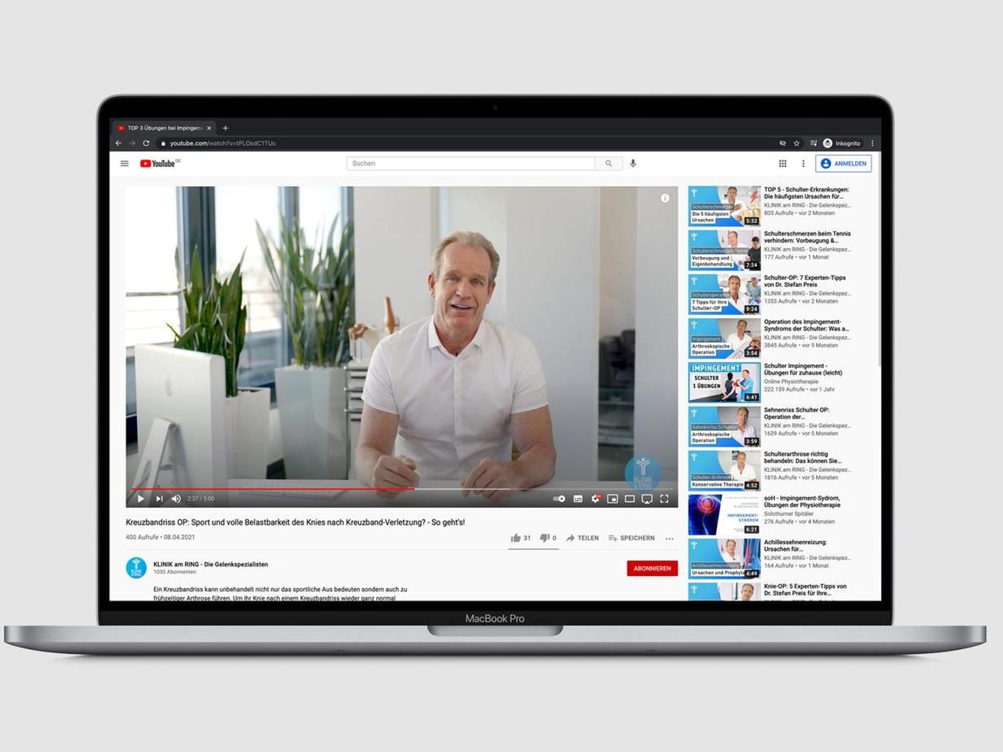 Der Kölner Orthopäde Dr. Stefan Preis ist auf einem YouTube-Video zu sehen.