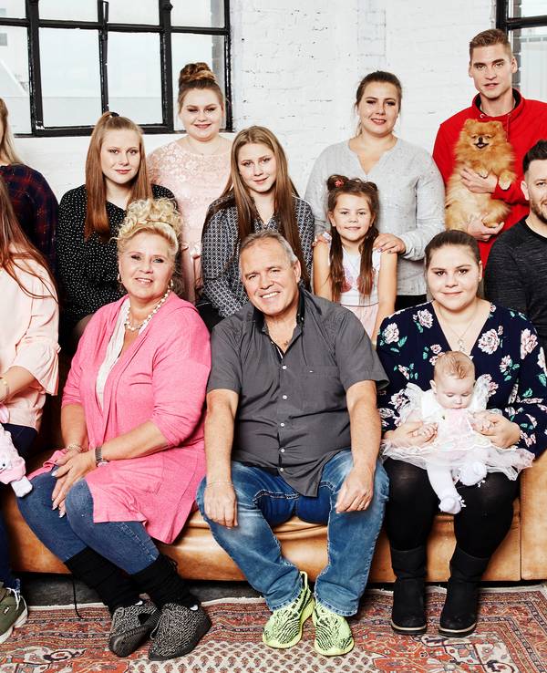 Familie Wollny auf einem Familien-Foto für die Show „Die Wollnys- Eine schrecklich große Familie”