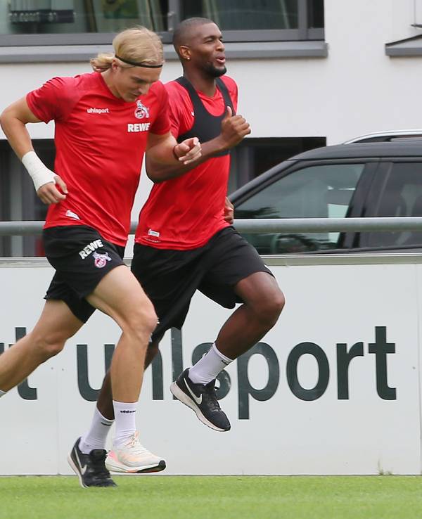 Sebastiaan Bornauw trainiert mit Anthony Modeste beim 1. FC Köln
