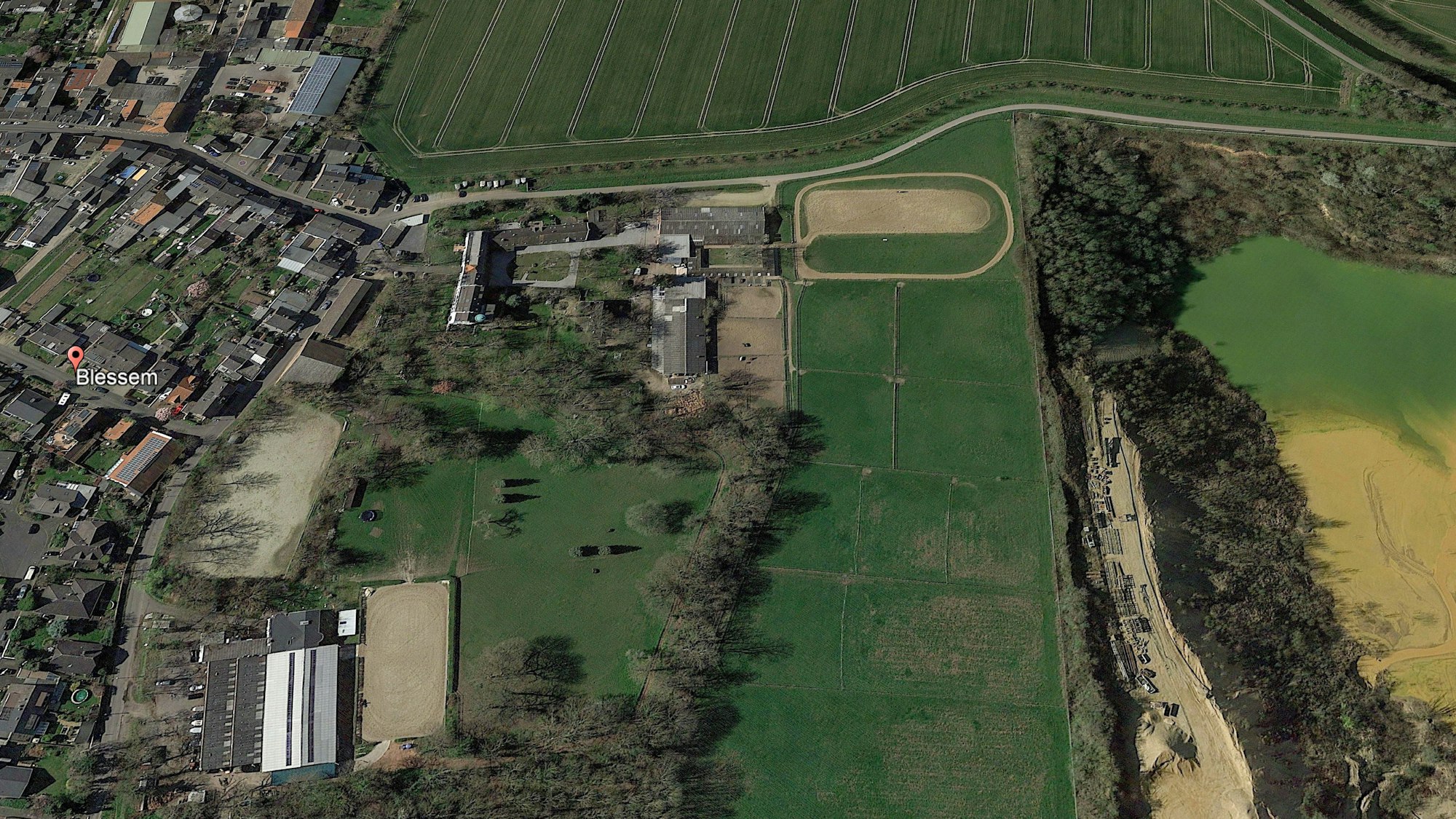 Eine Ansicht von Erftstadt-Blessem und der Kiesgrube vor der verheerenden Flut.