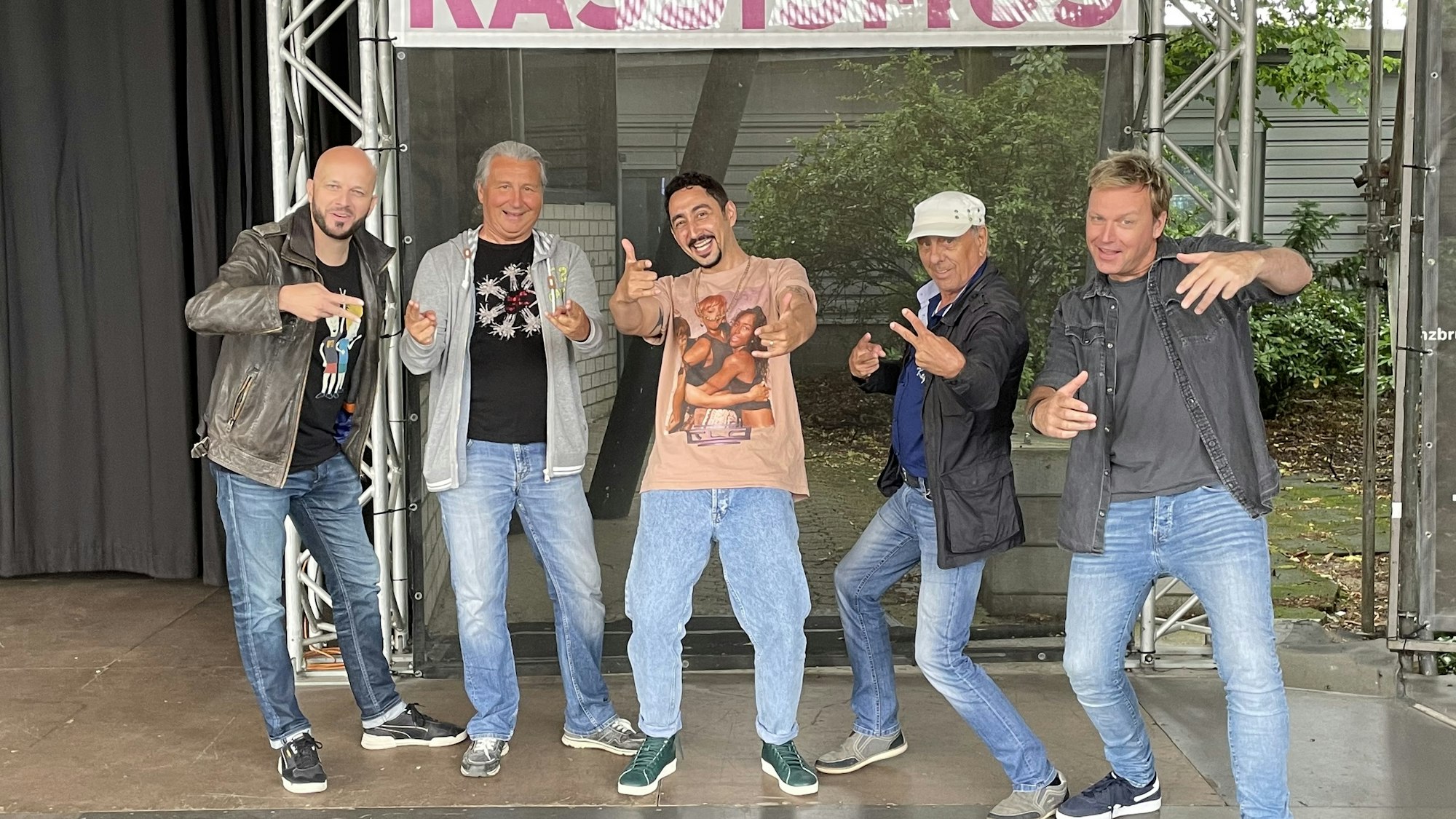 Eko Fresh mit den Bläck Fööss bei dem Videodreh zum neuen Lied Miss Köllefornia