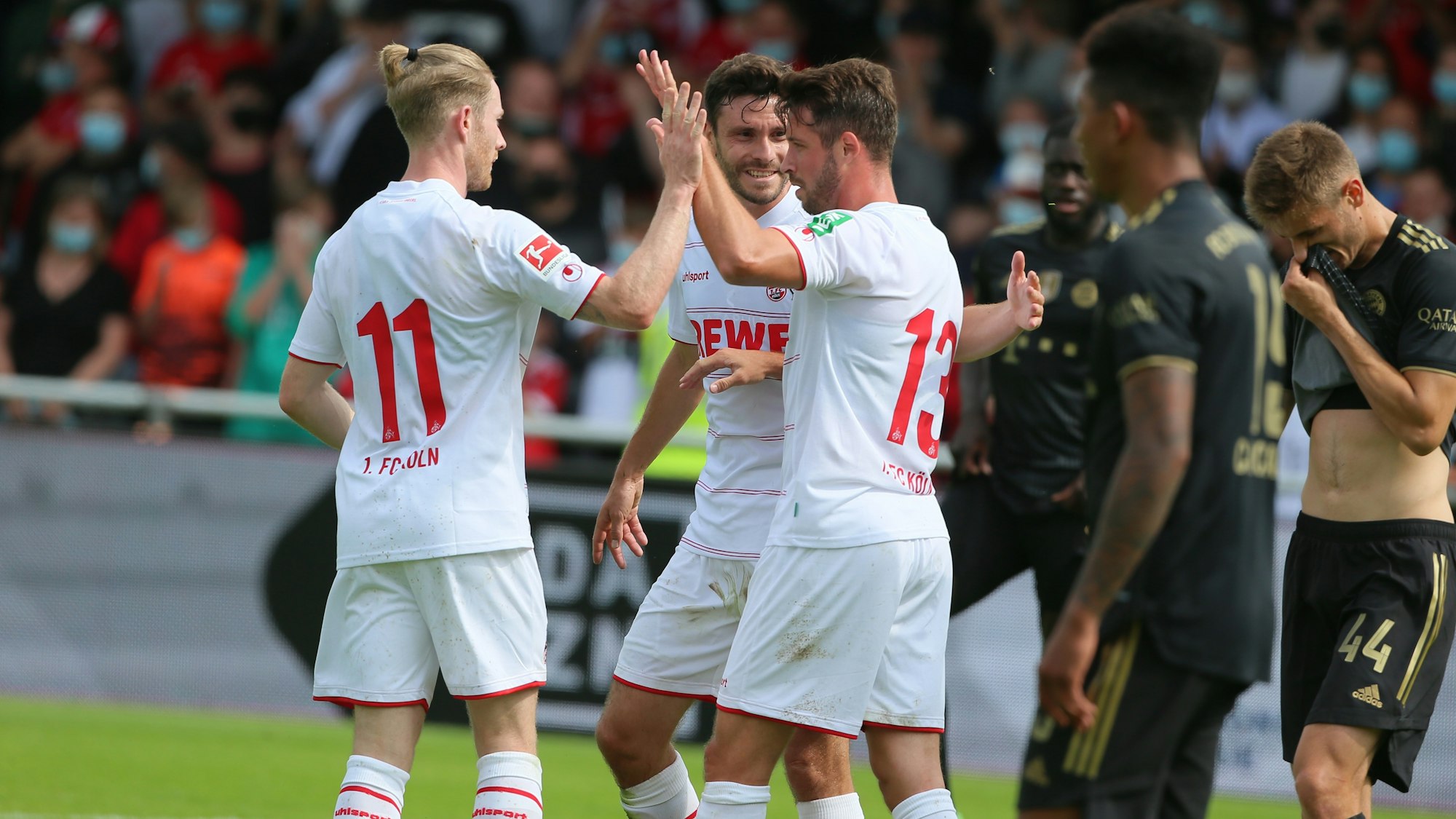 Mark Uth feiert sein erstes Tor für den 1. FC Köln gegen den FC Bayern München.