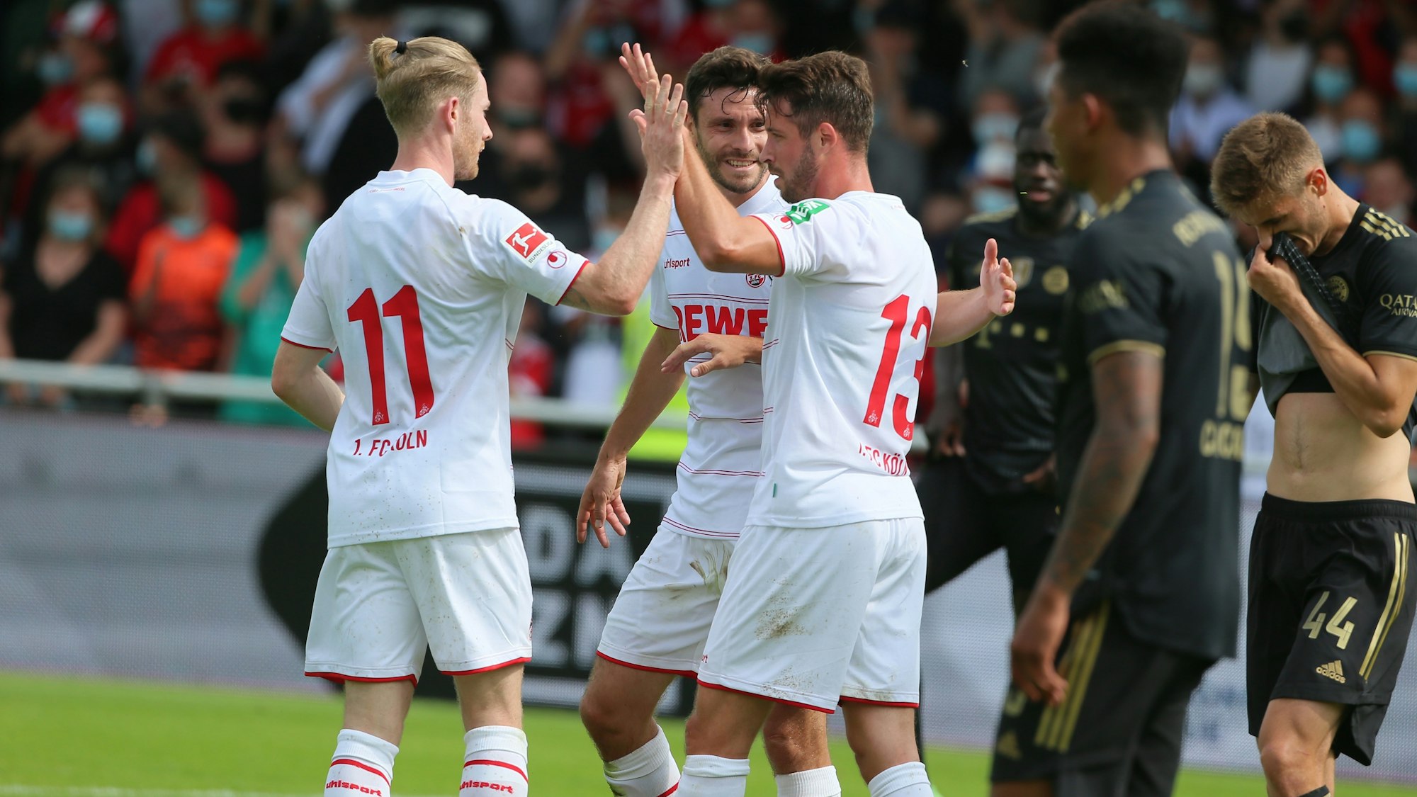 Mark Uth feiert sein erstes Tor für den 1. FC Köln gegen den FC Bayern München.