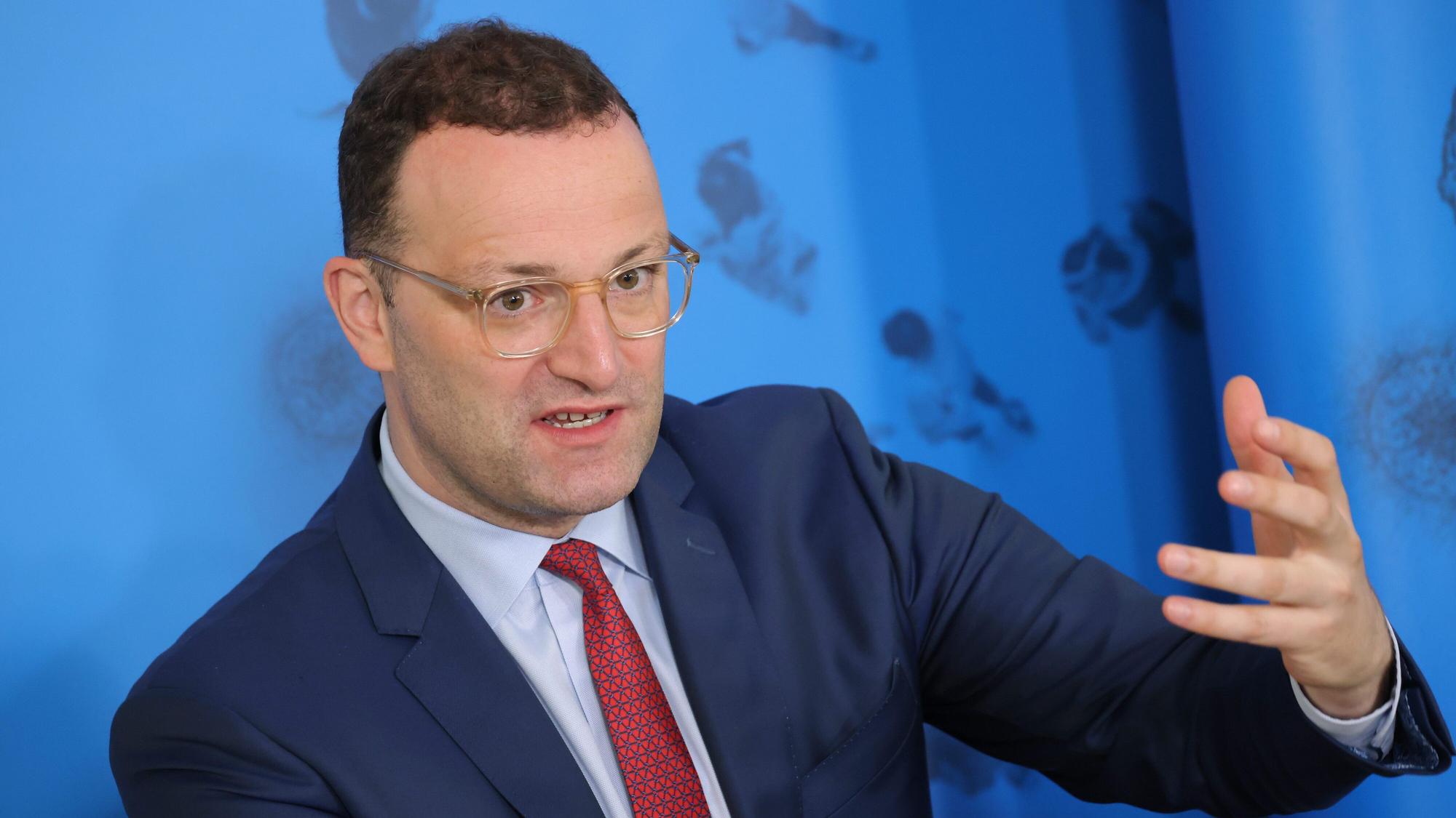 Jens Spahn verrät, die neuen Corona-Regeln für Arbeitgeber und ihre Mitarbeiter.