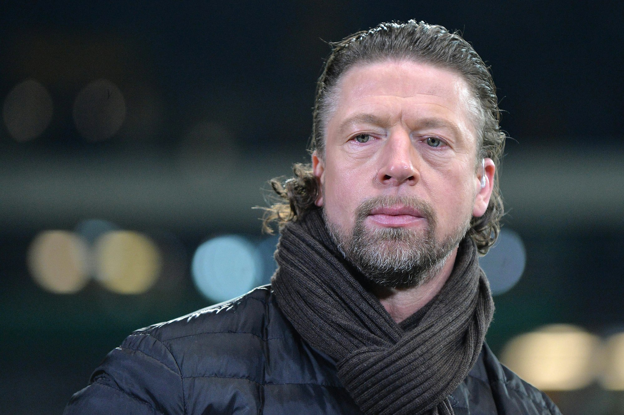 Steffen Freund mit Schal im Stadion