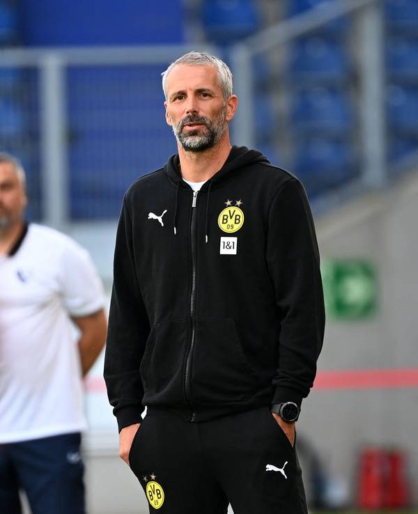 Marco Rose beim Testspiel gegen den VfL Bochum an der Seitenlinie.